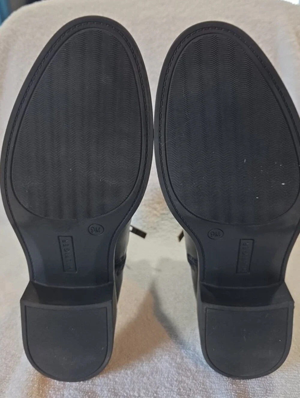 Like New Size 9 Tommy Hilfiger Black Leather Boots
